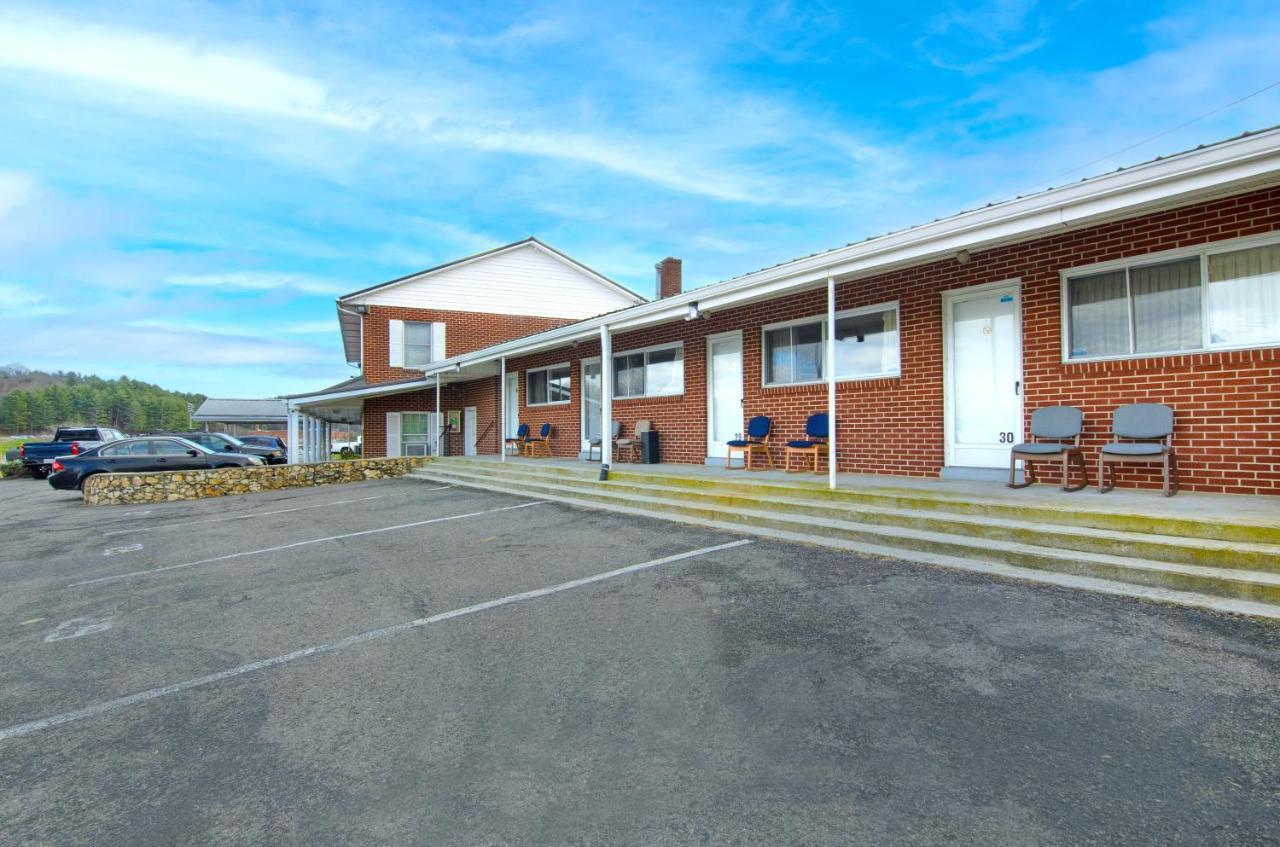 Knob Hill Motor Lodge Hillsville Extérieur photo