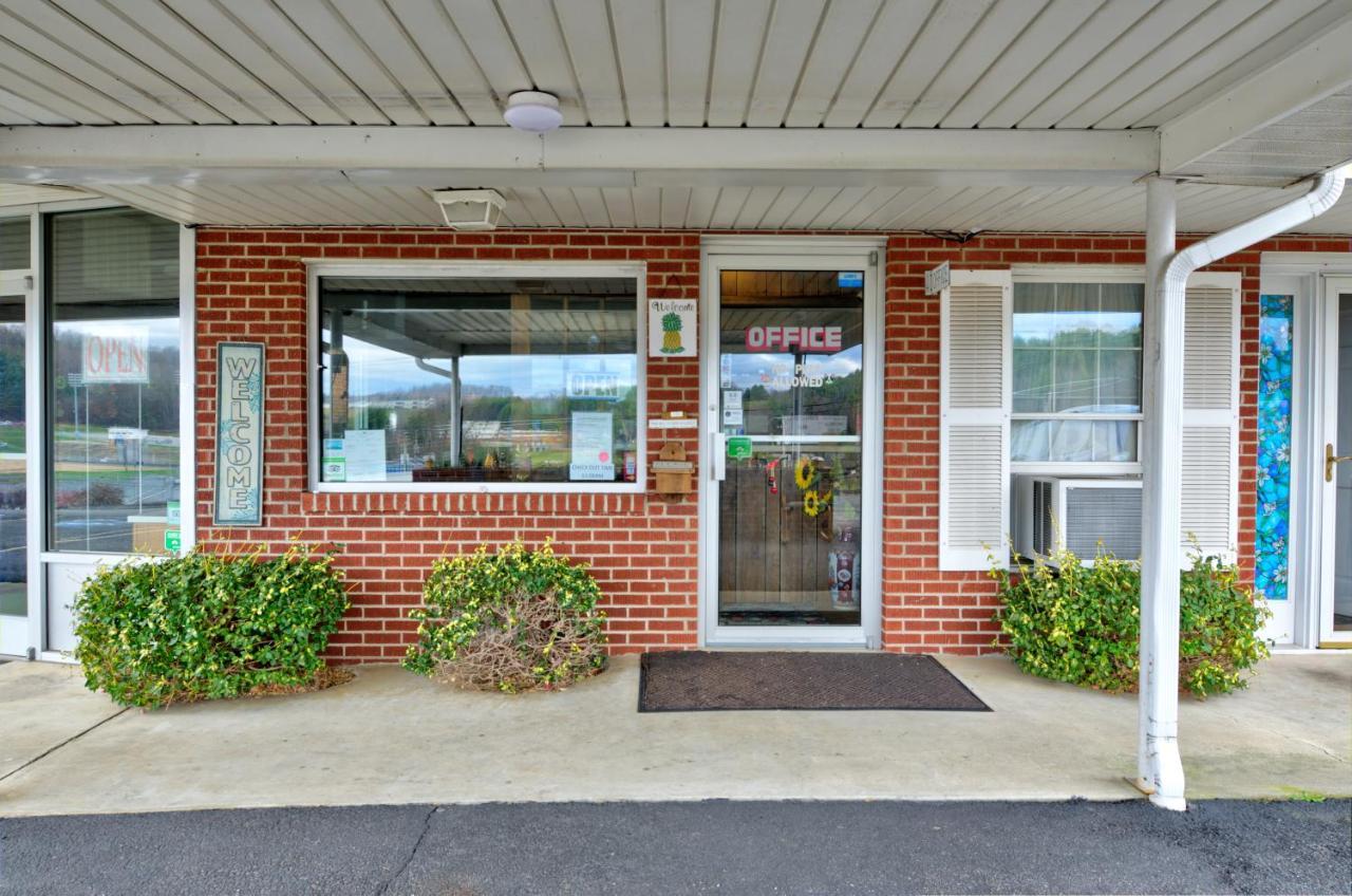 Knob Hill Motor Lodge Hillsville Extérieur photo