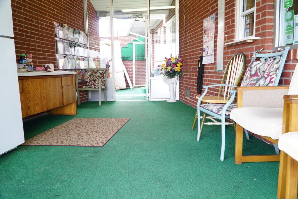 Knob Hill Motor Lodge Hillsville Extérieur photo